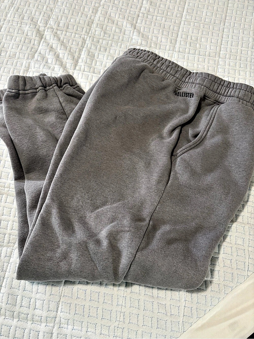 Hollister Feel Good Logo Graphic Sweatpants Gray Jogger Pants